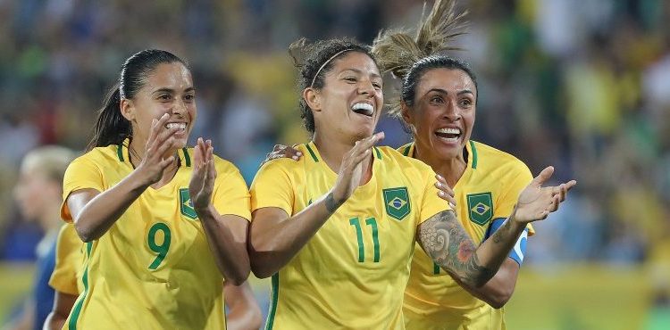 Contagiadas pela energia vinda das arquibancadas do Nilton Santos, as meninas da Seleção iniciaram o duelo com as suecas de maneira arrasadora | Créditos: Ricardo Stuckert/CBF