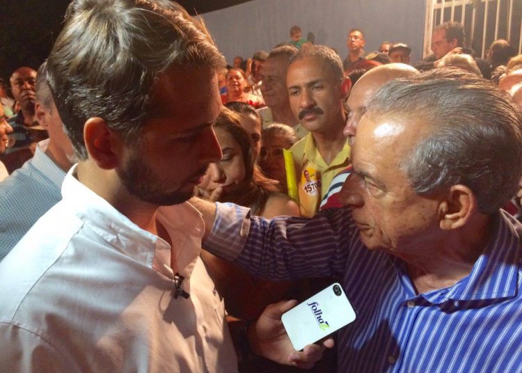 Guilherme Coelho conversa com Iris Rezende | Foto: Folha Z
