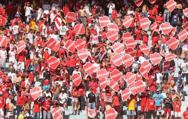 Torcida organizada do Vila Nova será a única com bateria no Serra Dourada (Foto: Reprodução)