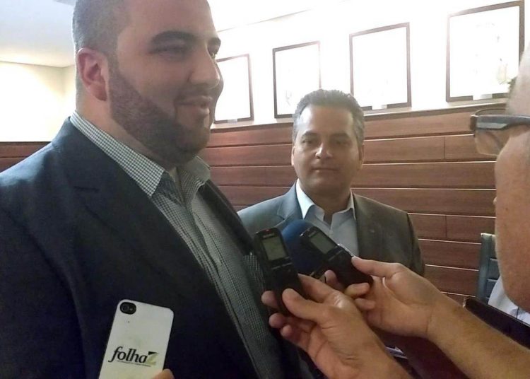 Pastor da Videira e empresário gestor dos Empreendedores Radicais, Rafael Almeida, e diretor superintendente do Sebrae Goiás, Igor Montenegro (Foto: Guilherme Coelho)