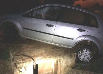 Moça morre ao ser sugada por um bueiro durante temporal| Foto: Divulgação/PRF