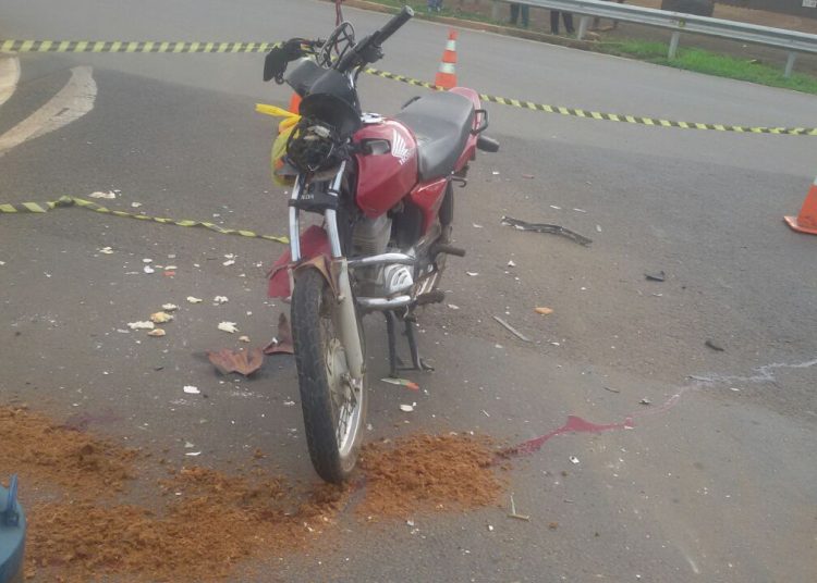 Idoso morre ao colidir na lateral de um ônibus em Catalão| Foto: Divulgação/Polícia Rodoviária Federal