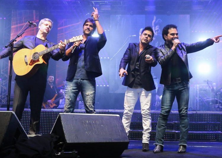 Victor e Léo e Zezé di Camargo e Luciano cantam juntos em Goiânia | Foto: Divulgação