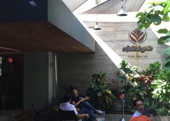 Cafeteria no Setor Marista é assaltada por bandidos| Foto: Reprodução