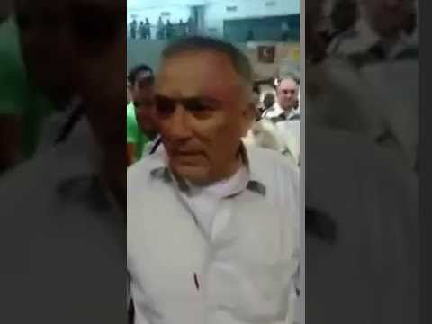 Deputado federal Genecias Noronha é chamado de "traíara" por manifestantes| Foto: Divulgação/Youtube