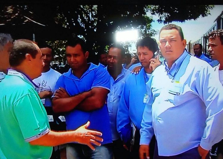 Motoristas da Metrobus reclamam que não receberam o ticket de Natal| Foto: Reprodução/TV Anhanguera
