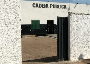 Presos escaparam por buraco no teto de cela na Cadeia Pública de Cristalina, GO | Foto: Reprodução