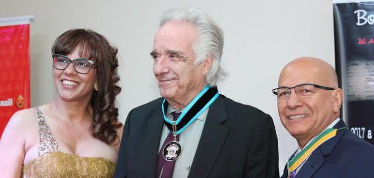 Professor Alcides recebe homenagem em evento nacional| Foto: Divulgação