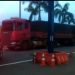 Caminhoneiro fazia manobra conhecida como "quebra de asa", quando as rodas traseiras do segundo eixo da carreta perdem contato com o asfalto | Foto: Divulgação/PRF