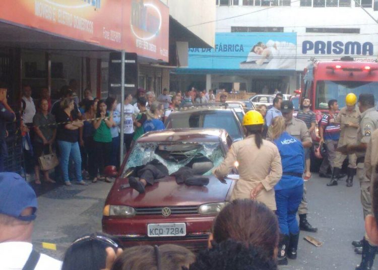Homem pulou do 15º andar do Edifício Parthenon Center, na Região Central de Goiânia | Foto: Leitor/Whatsapp