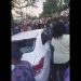 Mulher atropelou manifestantes na tentativa de furar o bloqueio imposto pelo protesto | Foto: Leitor/WhatsApp