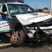 Viatura bate durante perseguição. Um dos suspeitos fica caído no asfalto | Foto: Leitor FZ via WhatsApp