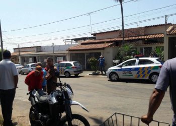 Família foi feita refém dentro de casas em Anápolis | Foto: Divulgação / PM