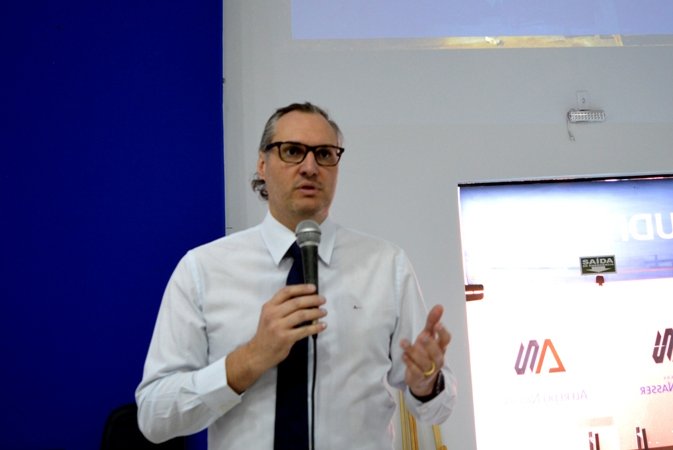 Durval Ferreira Fonseca é médico intensivista e geriatra. Ele coordena o Núcleo de Residência Médica do Hugo/SEST/SUS e é professor do curso de Medicina da Unifan | Foto: Divulgação / Unifan