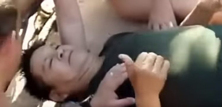 Índio, uma das vítimas do acidente aéreo, é confundido com o cantor Leonardo. Vítima faz o sinal de joia para dizer que está bem | Foto: reprodução