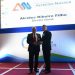 Presidente do Latin Quality Institute Alejandro Fabrício Motta fez homenagem ao Professor Alcides na entrega da premiação para a Unifan | Foto: Valdemy Teixeira
