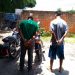 A poucos metros da Delegacia de Crimes de Trânsito, em Goiânia, dupla é presa com carros roubados | Foto: Divulgação/ PM