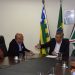 Vice-governador José Éliton, ao lado do Professor Alcides, recebeu reivindicações de conselheiros tutelares aparecidenses | Foto: Divulgação