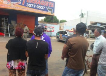 Jovem é baleado e morre enquanto trabalhava na ferragista do pai em Trindade | Foto: Leitor / WhatsApp
