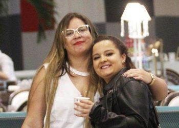 Marília Mendonça se fantasiou de Maraísa, amiga com quem viaja pelo país com a turnê “Festa das patroas” | Foto: Reprodução