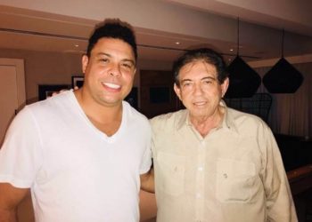 "Que honra receber uma visita dessa no meio do Carnaval. Sua presença tem poder. João de Deus, de paz, de cura, de amor e de luz. Obrigado!", escreveu Ronaldo nas redes sociais | Foto: Reprodução/ Instagram