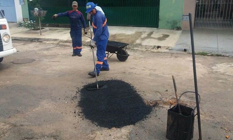 Operação Tapa-Buracos agora recebe pedido de serviço pelo WhatsApp | Foto: Seinfra