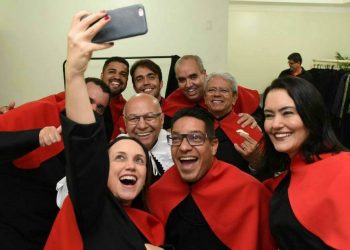Professor Alcides celebra colação de grau de 13 cursos da Unifan | Foto: Divulgação