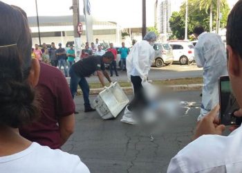 Em colisão, motociclista é atropelado, arremessado e morre na Av. T-7 | Foto: Izaque Teixeira