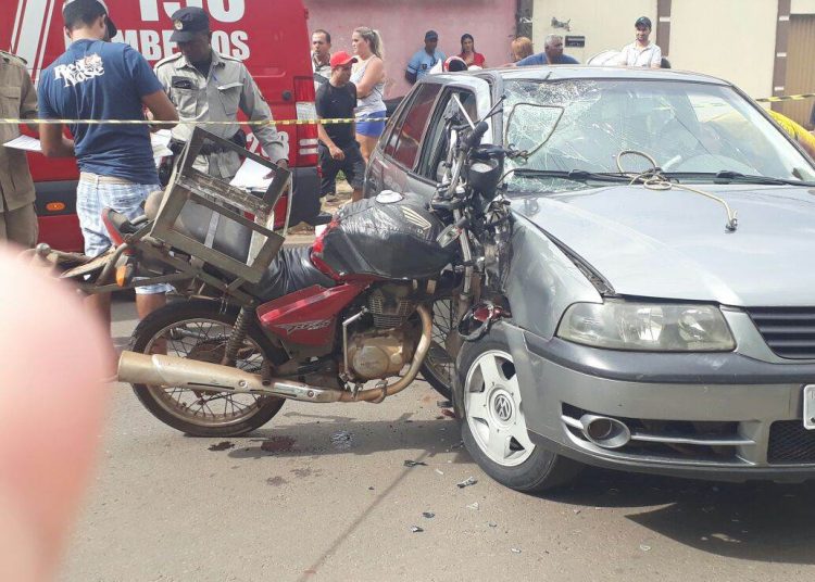Acidente grave no Goiânia Viva deixa vítima inconsciente Colisão entre carro e moto no Goiânia Viva deixa vítima inconsciente Helicóptero dos Bombeiros resgata vítima de acidente no Goiânia Viva | Foto: Leitor/ WhatsApp