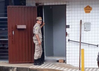 Presa no compartimento do elevador, mulher pediu socorro em Goianira | Foto: Leitor/ WhatsApp