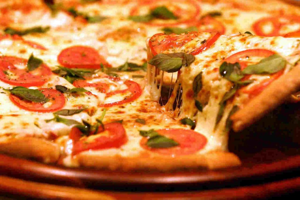 Pizzarias de Goiânia reúnem centenas de variedades bastante saborosas | Foto: Reprodução Pizzarias de Goiânia reúnem centenas de variedades bastante saborosas | Foto: Reprodução