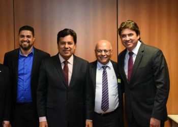 Criação de novo curso de Odontologia em Goiânia é debatida em Brasília. Na foto, diretor da Unifan Divino Eterno, diretor-presidente da instituição Professor Alcides, ministro da Educação Mendonça Filho e senador Wilder Morais | Foto: Divulgação/ Unifan