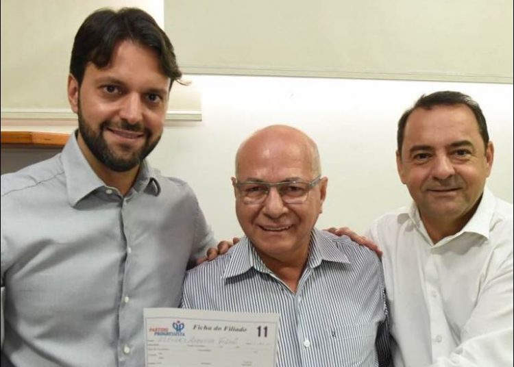 Presidente do PP Estadual Alexandre Baldy, pré-candidato a deputado federal Professor Alcides e secretário-geral da sigla Adriano Avelar | Foto: Reprodução