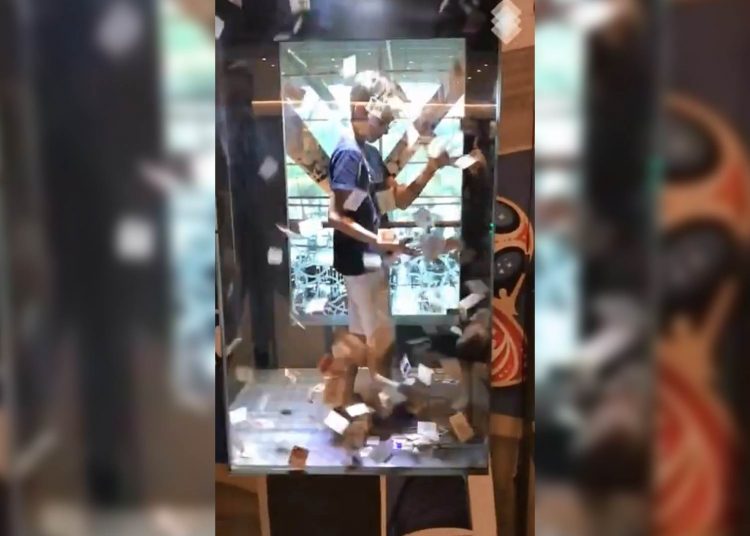 Turbilhão: máquina que simula uma tempestade de Figurinhas da Copa | Foto: Divulgação/ Passeio das Águas