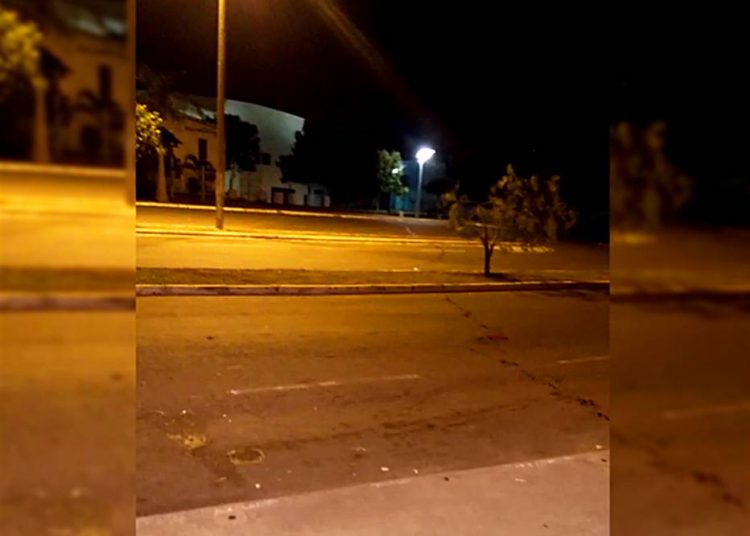 Homem quebra porta de vidro de igreja, fica ferido e morre em Senador Canedo | Foto: Reprodução