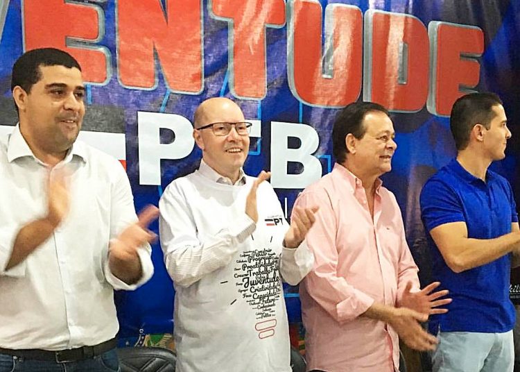 Vereador Rafael Morais, ex-senador Demóstenes Torres, deputado federal Jovair Arantes e prefeito de Itumbiara Zé Antônio prestigiam encontro da JPTB | Foto: Folha Z