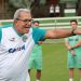 Hélio irrita-se com protesto da torcida: 'Não trabalho com apadrinhamento' | Foto: Rosiron Alves/GEC