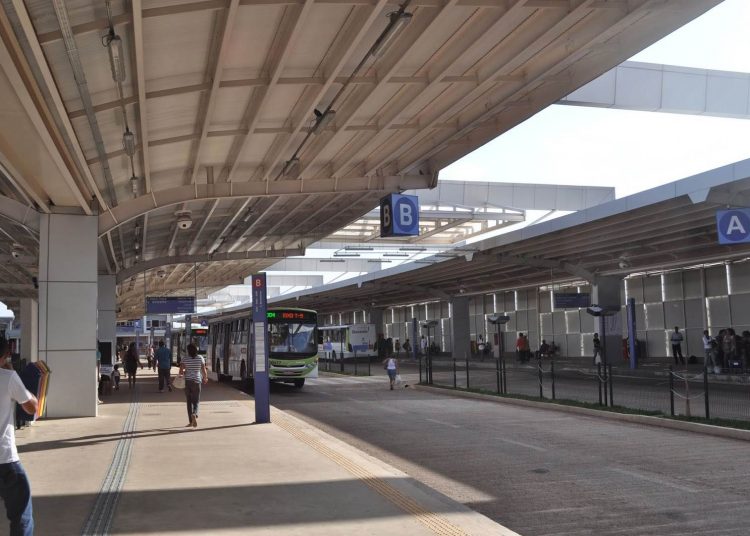 Mulher estava em ônibus em Aparecida de Goiânia quando ele se chocou contra um muro no Terminal Bandeiras | Foto: Divulgação