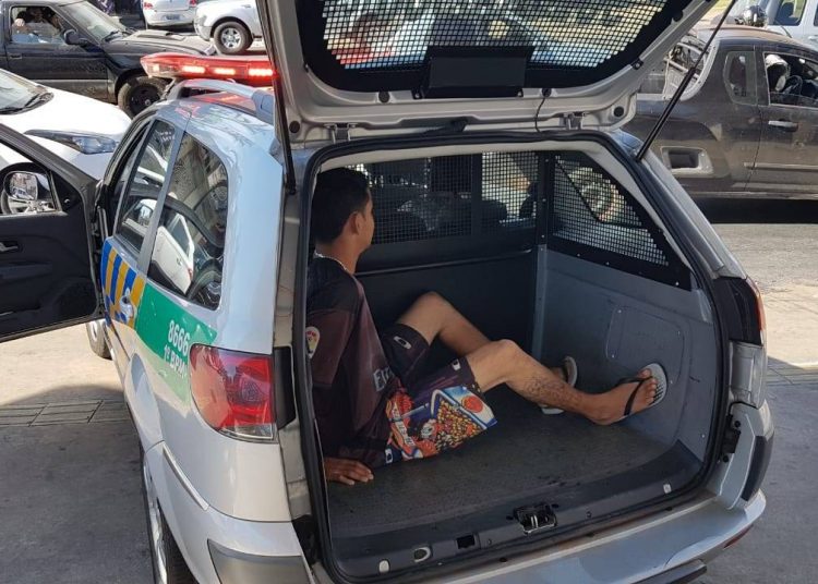 Com 28 anos, ele foi preso em flagrante após roubar dentro de um ônibus no Jardim América | Foto: Folha Z