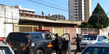 Várias viaturas da PM foram ao local | Foto: Junior Kamenach / Folha Z