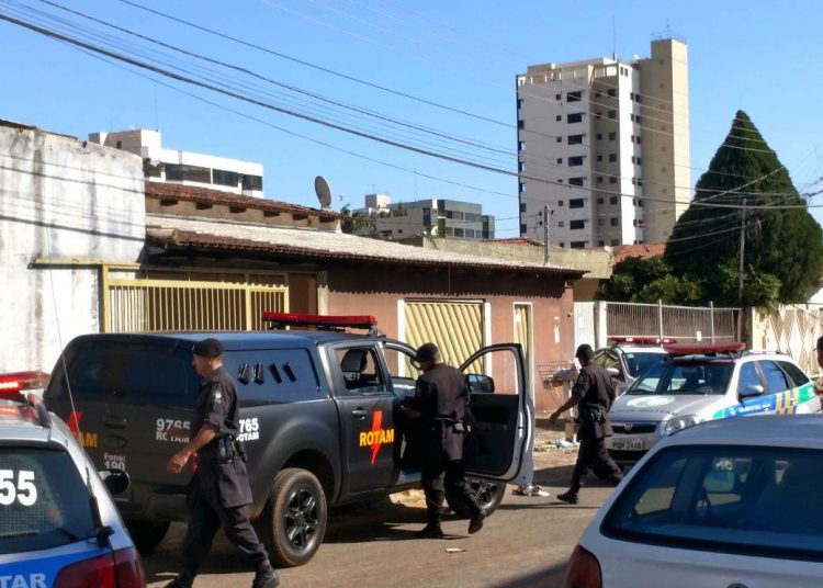 Várias viaturas da PM foram ao local | Foto: Junior Kamenach / Folha Z