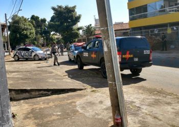Assaltantes são procurados pela PM no Jardim América. GRAer e Rotam participam da operação | Foto: Junior Kamenach / Folha Z