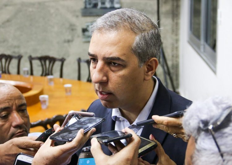 Pragmatismo: deputados não estão preocupados com reeleição de Eliton