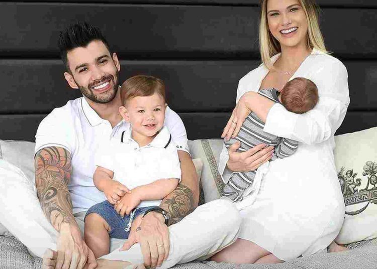 Gusttavo Lima com a esposa, Andressa Suita, e os filhos, Gabriel e Samuel. Fotos da casa onde Gusttavo Lima mora são impressionantes | Foto: Reprodução/Instagram