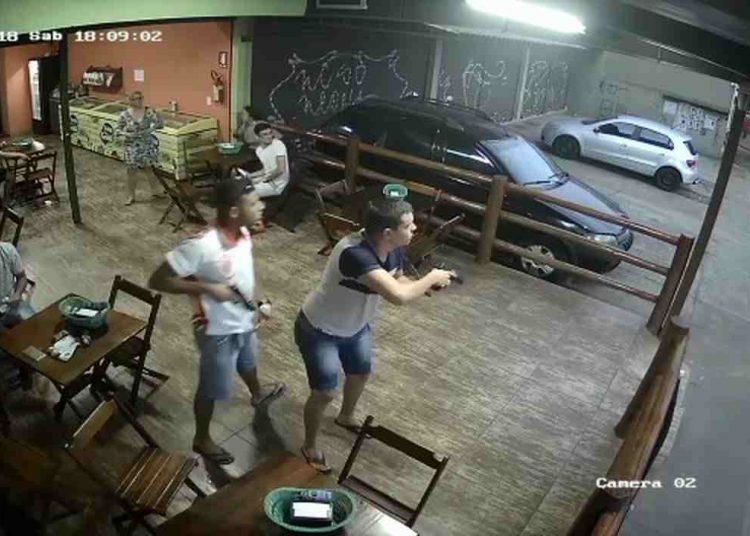 Policiais reagem a assalto no Jd. das Hortências, em Goiânia | Foto: Reprodução