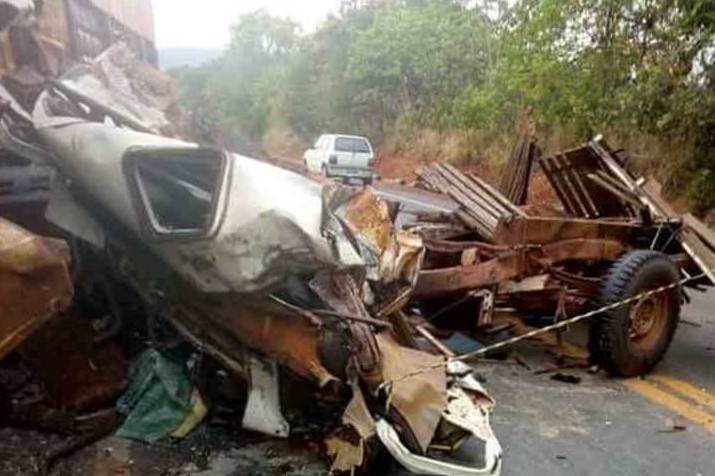 Camionete ficou completamente destruída após grave colisão na GO-020 | Foto: reprodução