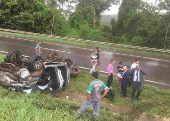 Veículo ocupado pelo deputado Professor Alcides capotou em Rodovia Federal nesta quarta-feira, 31 | Foto: Valdemy Teixeira