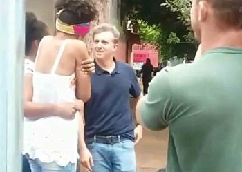Em Goiânia, Luciano Huck encontra novas participantes do Mandando Bem | Foto: Reprodução / Guanabara Notícias