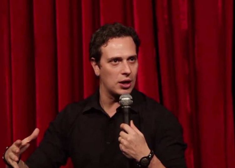 Comediante goiano, Fabiano Cambota 'zoa' Guapó em stand-up e internautas reclamam | Foto: Reprodução