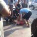 Populares tentaram estancar o sangramento após a garrafada no pescoço com um pano, até a chegada do socorro | Foto: reprodução